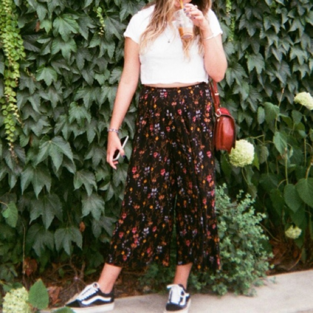 Patrons of Peace Black Wide-Leg Floral flowy pants - Picture 4 of 7